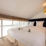 Loft In Apartment Paris